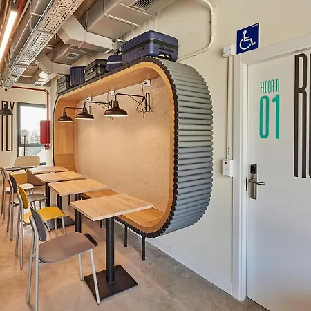 Hostelfly Madrid Airport-2